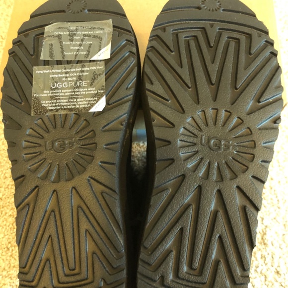 UGG BOOTS - Picture 8 of 11